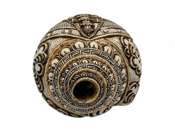 Conch Shell with Sahasrabhuja Avalokitesvara – Hand Carved
