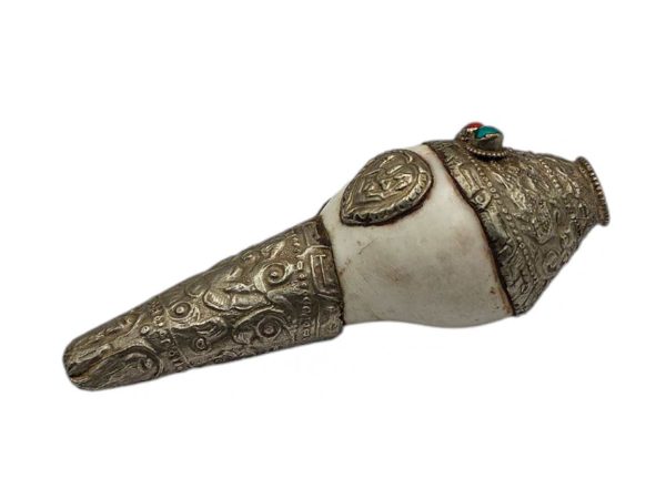 Conch Shell with Stone Setting – White and Silver Color
