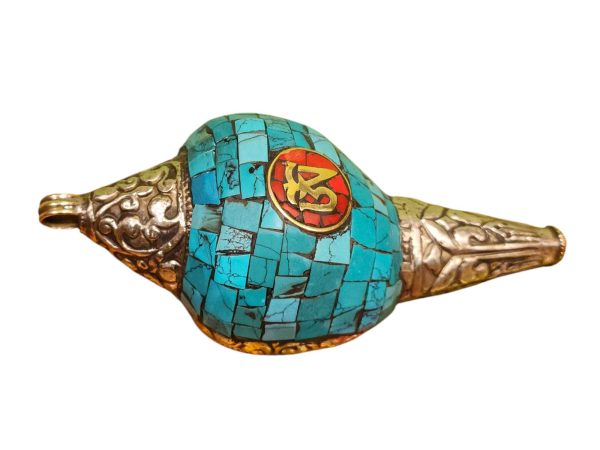 Conch Shell Pendant with Stone Setting
